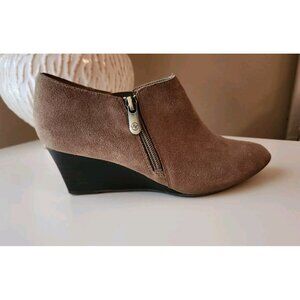 Adrienne Vittadini Womens bootie beige fine leather upper‎ wedge heel Shoes Sz 8